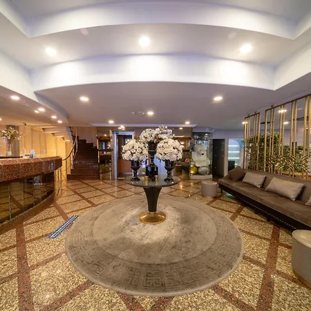 Seasons Hotel