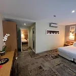 Seasons Hotell 4*