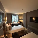 Seasons Hotell