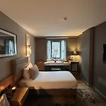 Seasons Hotell