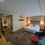 Seasons Hotell