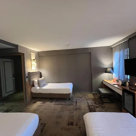 Seasons Hotell