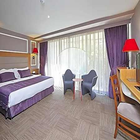 Seasons Hotell