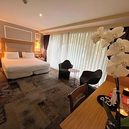 Seasons Hotel