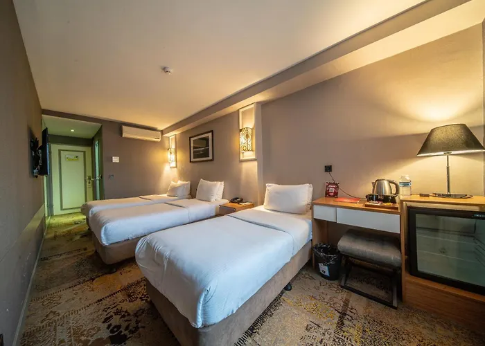 Отель Seasons 4*