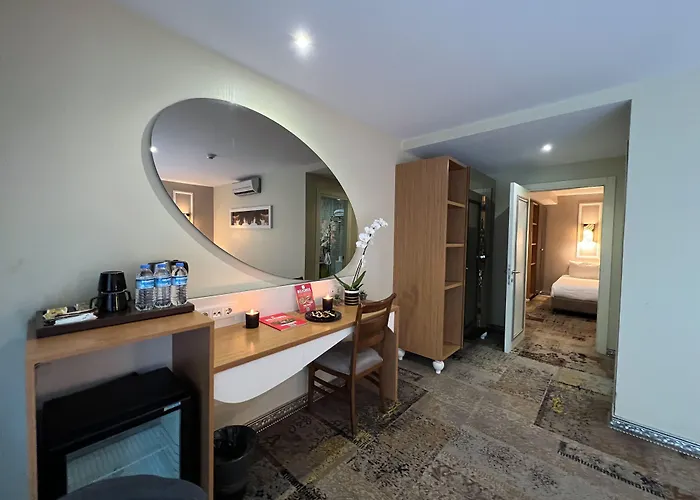 Отель Seasons 4*