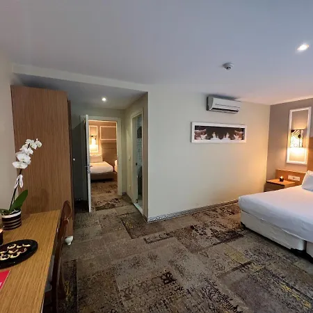 Seasons Hotel 4*