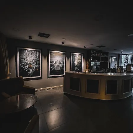 Seasons Hotel 4*