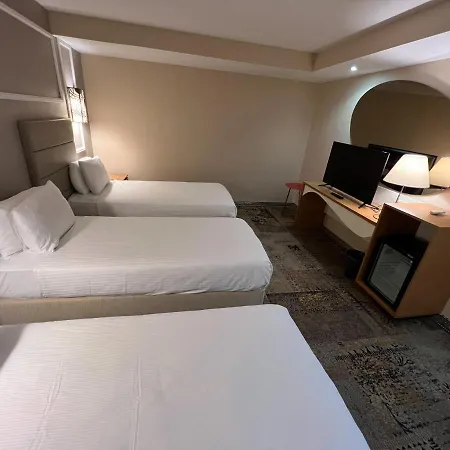 Seasons Hotel 4*