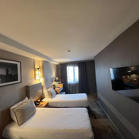 Seasons Hotel 4*
