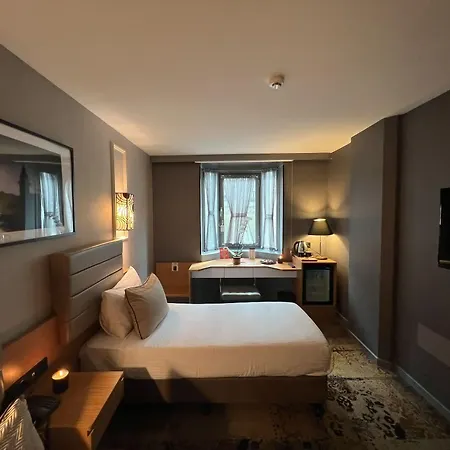 Seasons Hotel Istanbul