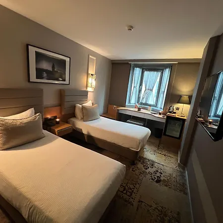 Hotel Seasons Istanbul