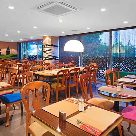 Seasons Hotel 4*